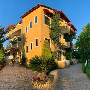 Flower Garden Apartment Ksamil